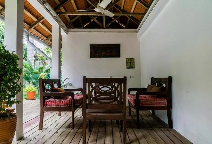 هتل Emoyeni Gardens