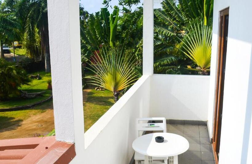 هتل Emoyeni Gardens