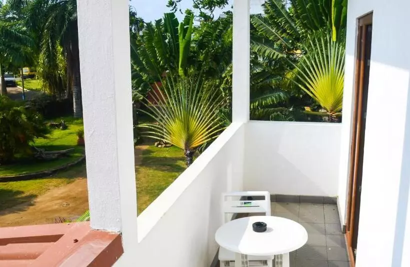 هتل Emoyeni Gardens