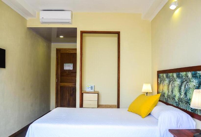 هتل Emoyeni Gardens