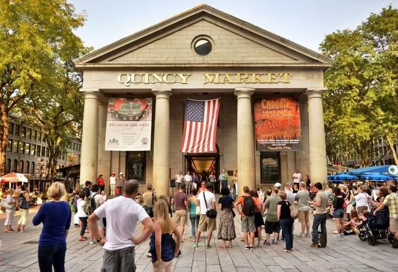 Luxe Condo Back Bay Boston 3 Bedrooms & 2 Baths