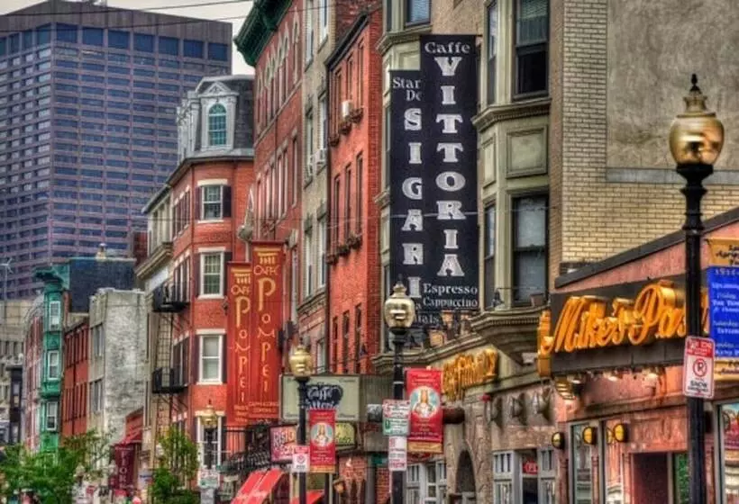 Luxe Condo Back Bay Boston 3 Bedrooms & 2 Baths