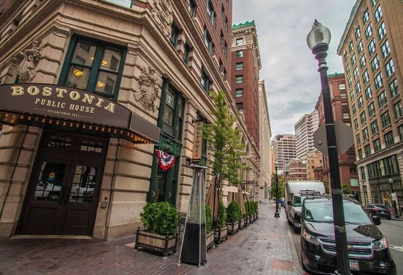 Luxe Condo Back Bay Boston 3 Bedrooms & 2 Baths