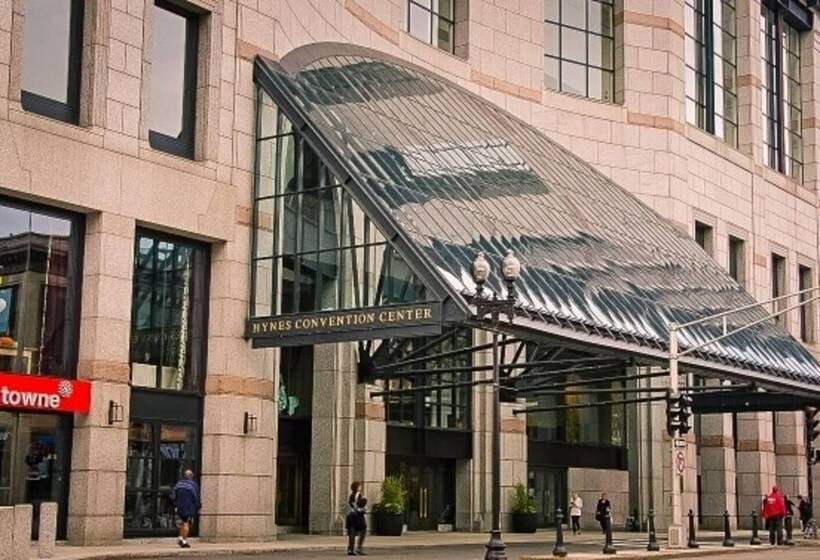 Luxe Condo Back Bay Boston 3 Bedrooms & 2 Baths