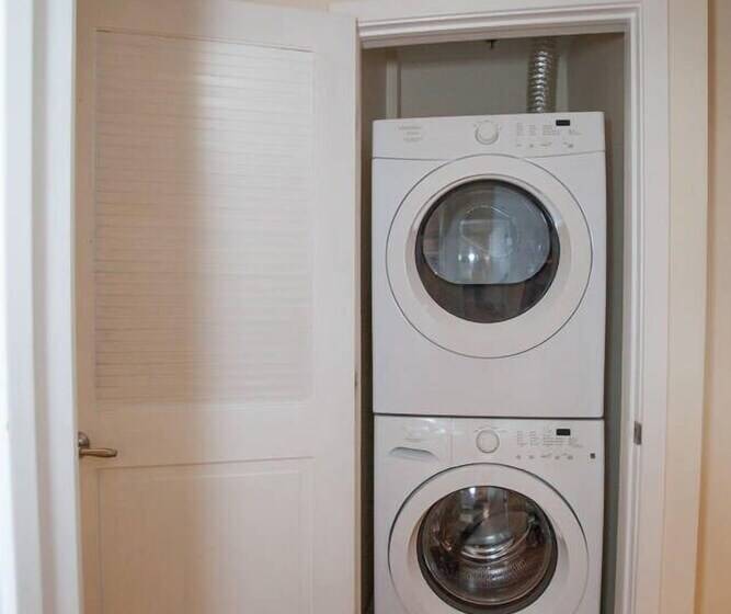 Luxe Condo Back Bay Boston 3 Bedrooms & 2 Baths