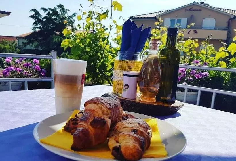 ペンション Villa Finera