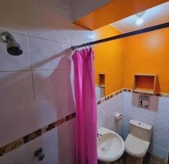 هتل Hostal Refugio S