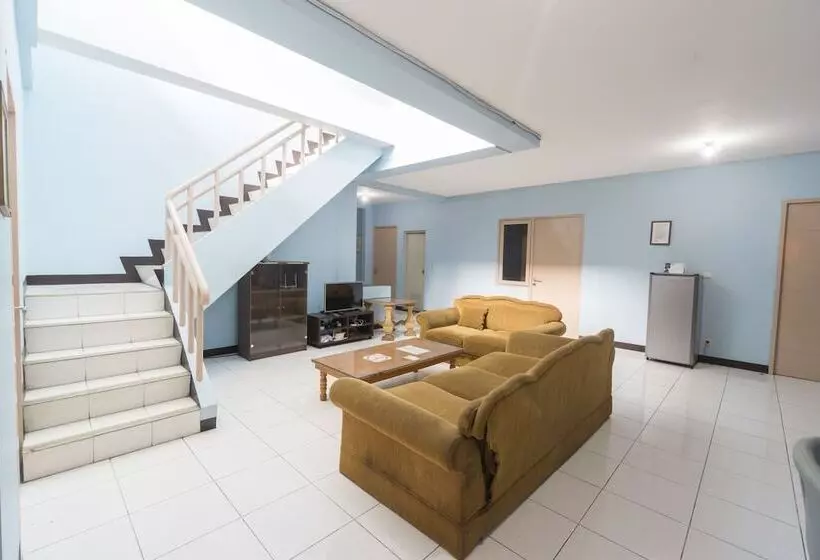 ホテル Oyo 2110 Rotterdam Residence
