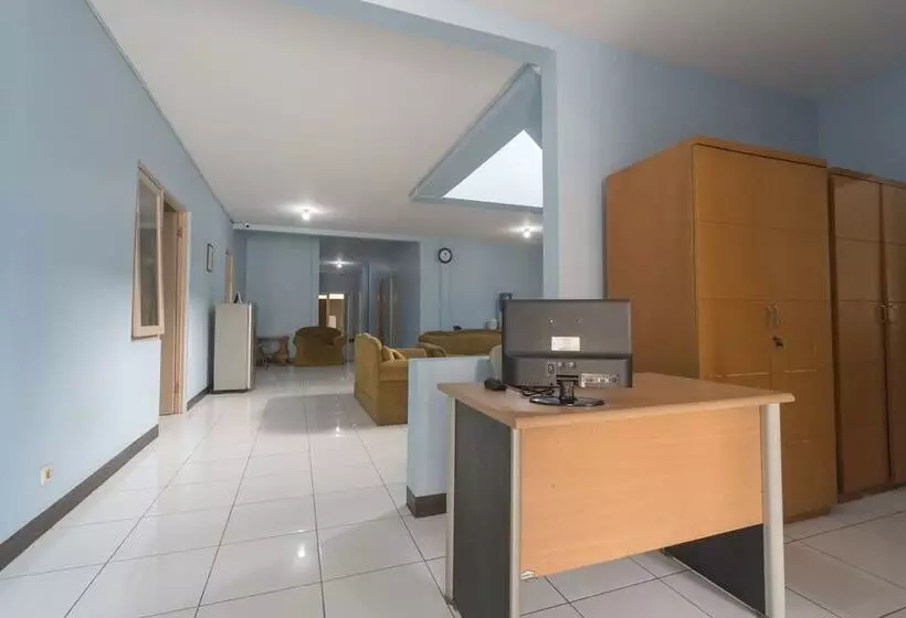 ホテル Oyo 2110 Rotterdam Residence