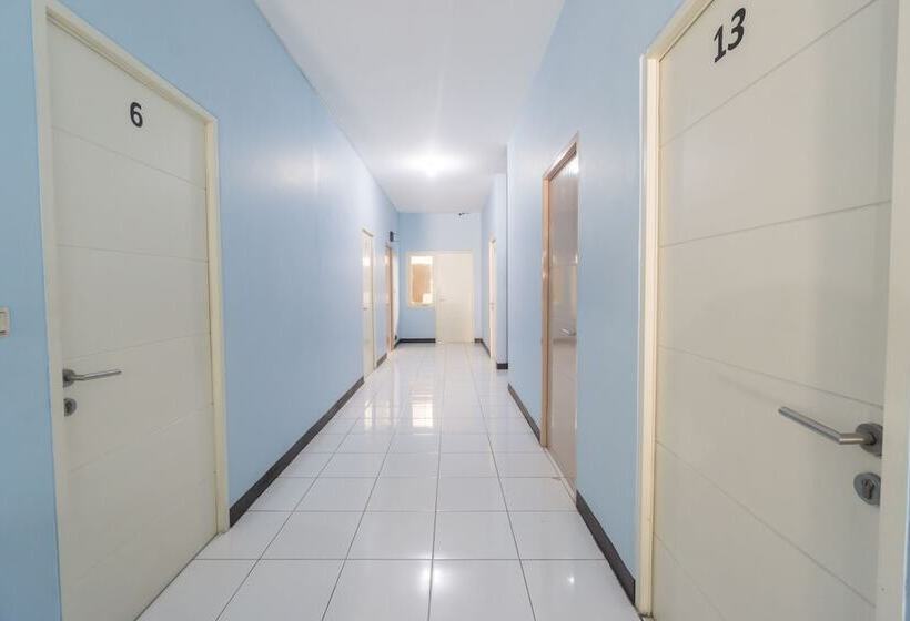 هتل Oyo 2110 Rotterdam Residence