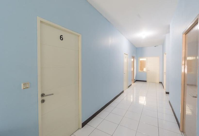 هتل Oyo 2110 Rotterdam Residence