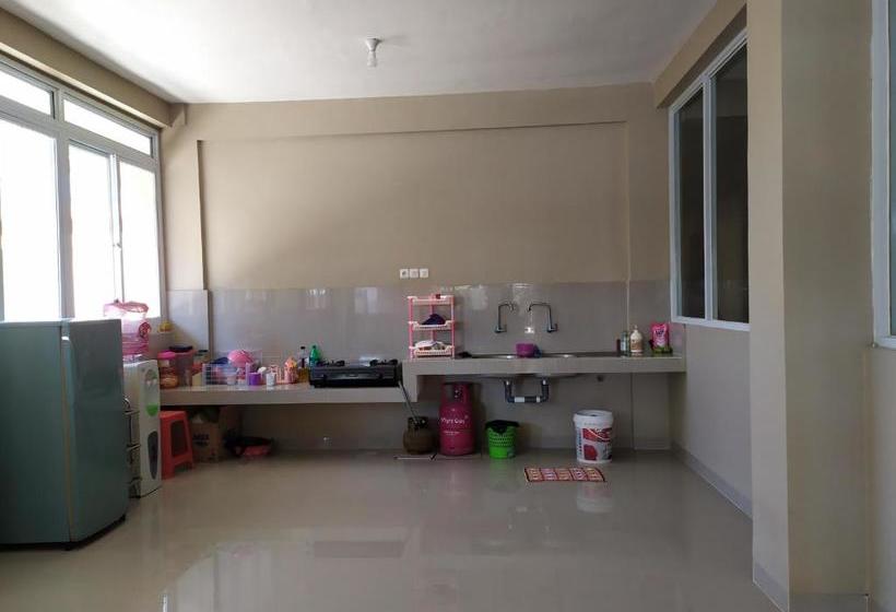 Otel Oyo 2006 Luvio Makassar