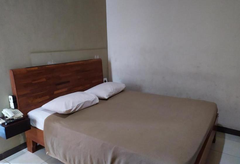 Otel Oyo 2006 Luvio Makassar