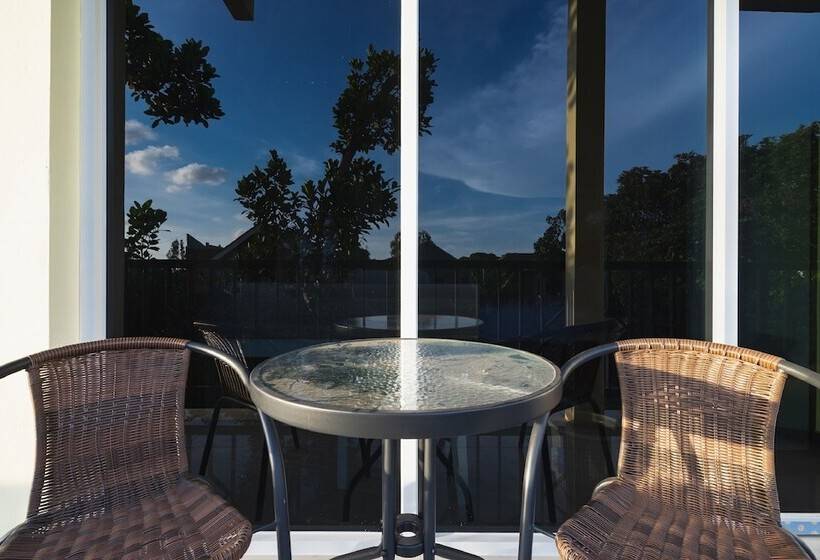 Hotell Oyo 1855 Elise Exclusive Residence