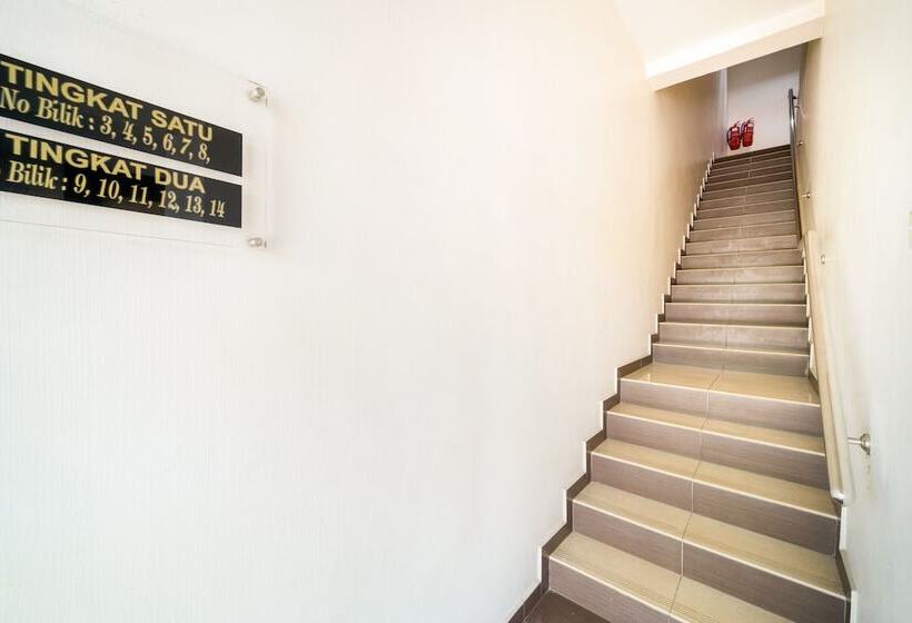 Отель Oyo 44053 El Zahra Moda Alor Setar