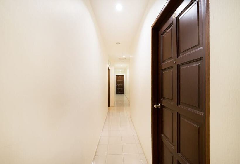 Отель Oyo 44053 El Zahra Moda Alor Setar