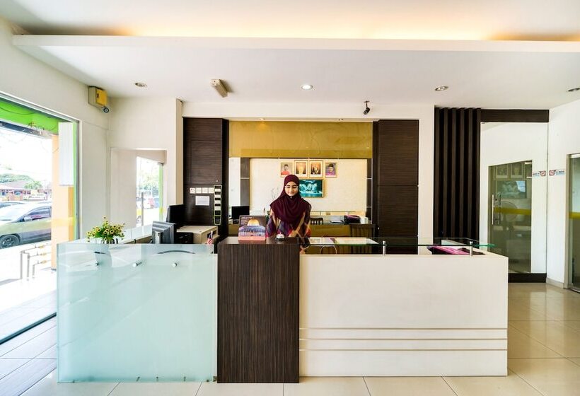 Отель Oyo 44053 El Zahra Moda Alor Setar