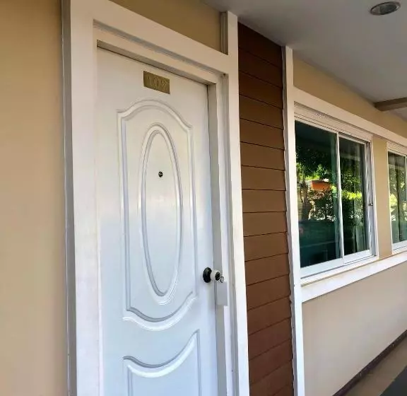 هتل Thanapon Mansion