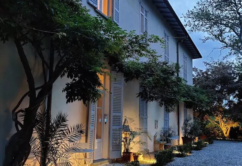 Aamiaismajoitus (B&B) Dandelion Como Suites & Park