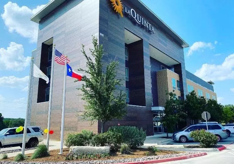Hotelli La Quinta Inn & Suites By Wyndham Lakeway