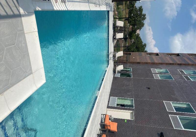 בית מלון כפרי La Quinta Inn & Suites By Wyndham Lakeway