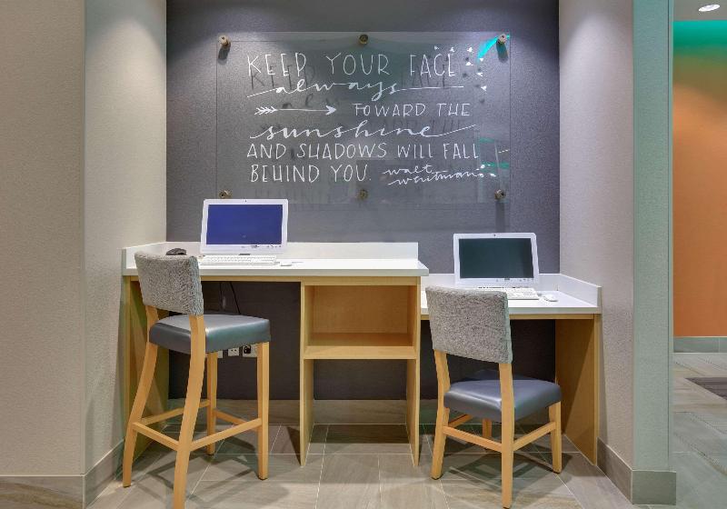 בית מלון כפרי La Quinta Inn & Suites By Wyndham Lakeway