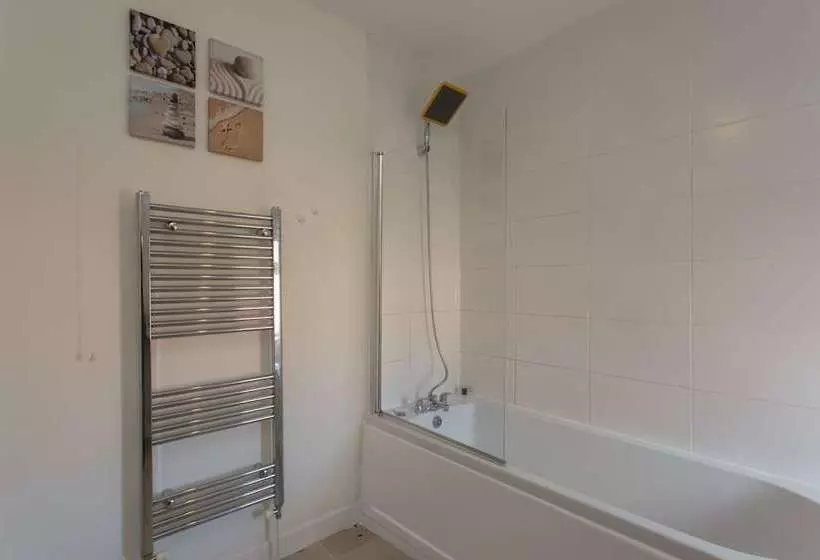 Majatalo Townhouse @ Briggs Avenue Crewe