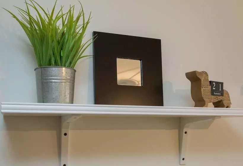 Majatalo Townhouse @ Briggs Avenue Crewe