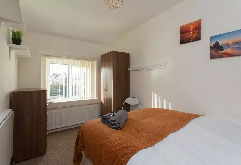 Majatalo Townhouse @ Briggs Avenue Crewe