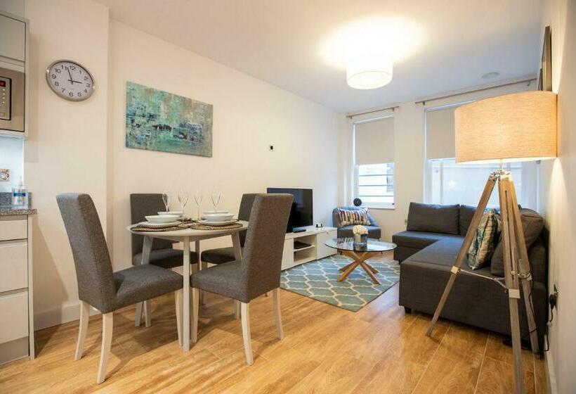 Urban Living S   The King Edward Ii Luxury Apartment In The Heart Of Windsor