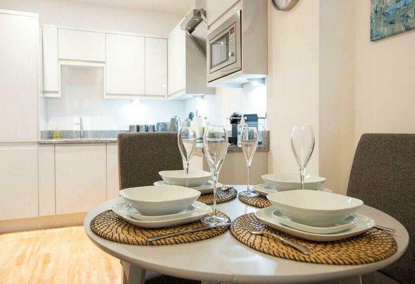 Urban Living S   The King Edward Ii Luxury Apartment In The Heart Of Windsor