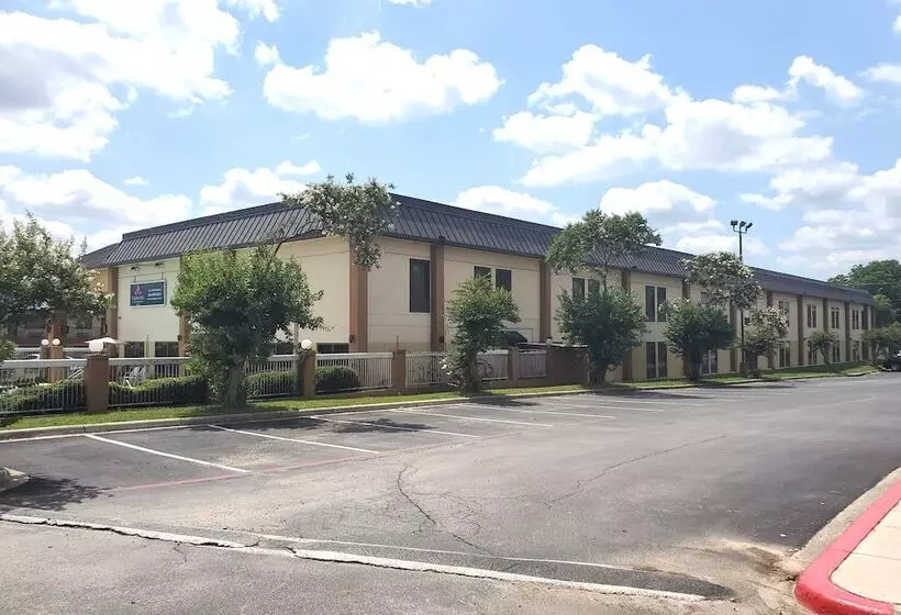 호텔 Coratel Inn & Suites By Jasper New Braunfels Ih 35 Ext 189