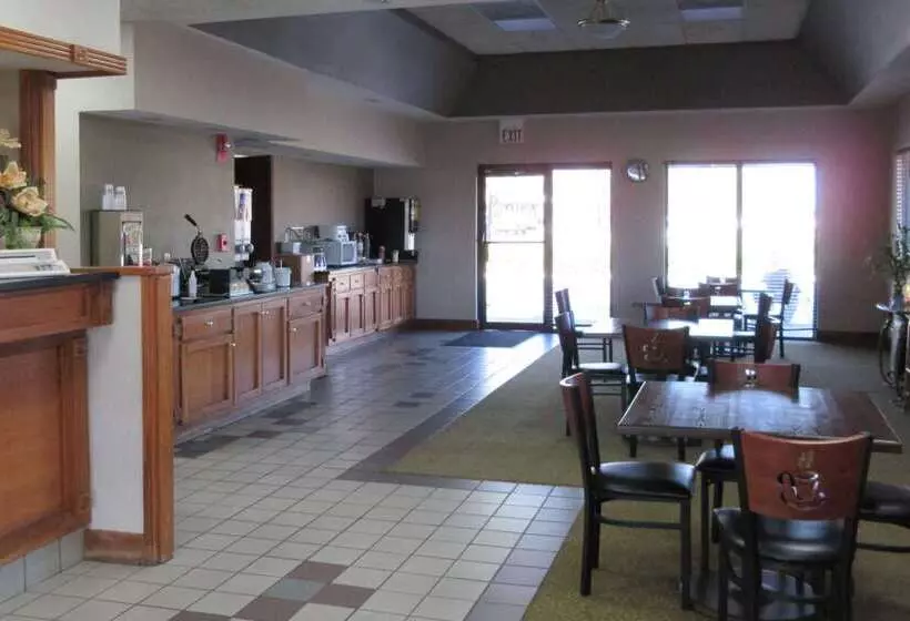 فندق Econo Lodge Inn & Suites