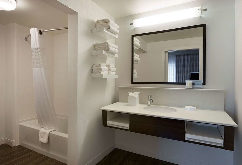 Отель Hampton Inn & Suites Charlotte/pineville