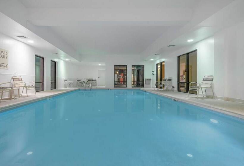 Отель Hampton Inn Frostburg