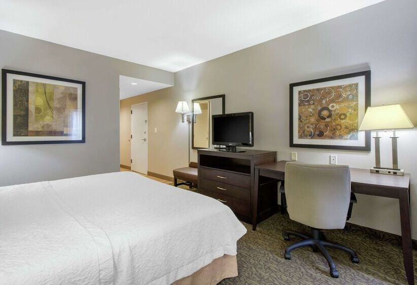 בית מלון כפרי Hampton Inn Mebane