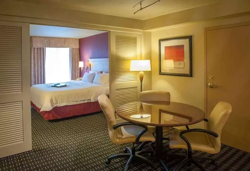 Отель Hampton Inn Pensacola Airport