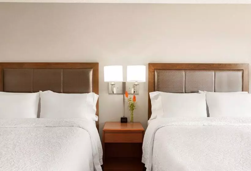 Отель Hampton Inn & Suites Denvercherry Creek