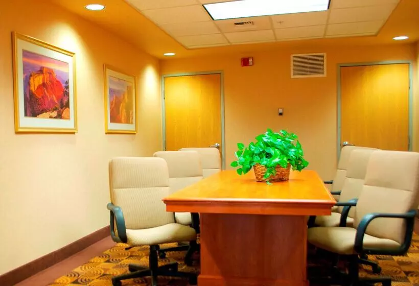 ホテル Hampton Inn & Suites Flagstaff