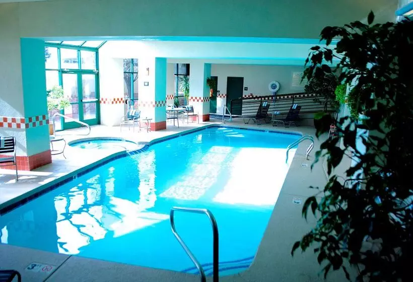 ホテル Hampton Inn & Suites Flagstaff