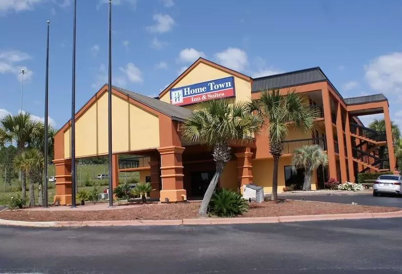 ホテル Home Town Inn & Suites