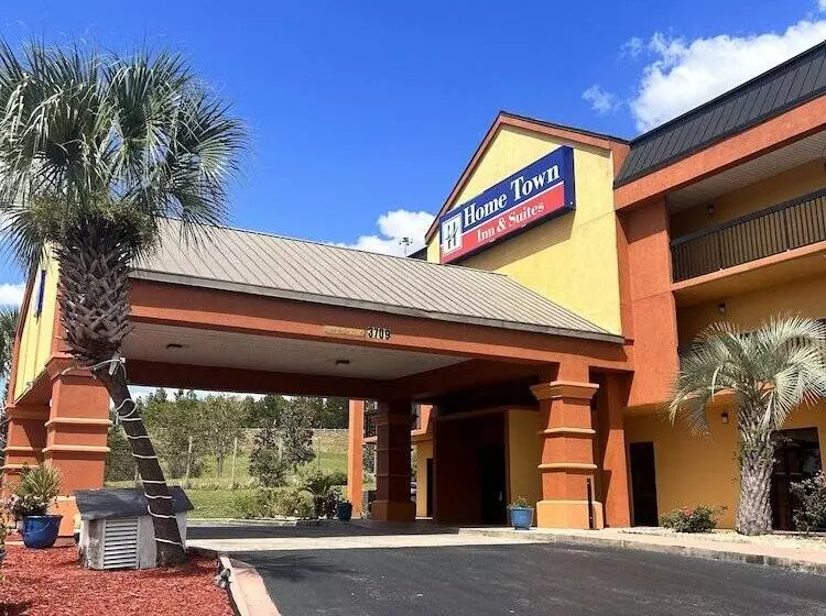 ホテル Home Town Inn & Suites