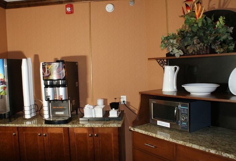 酒店 Home Town Inn & Suites