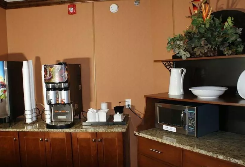 ホテル Home Town Inn & Suites