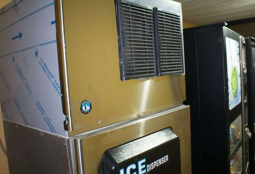 Отель Home Town Inn & Suites