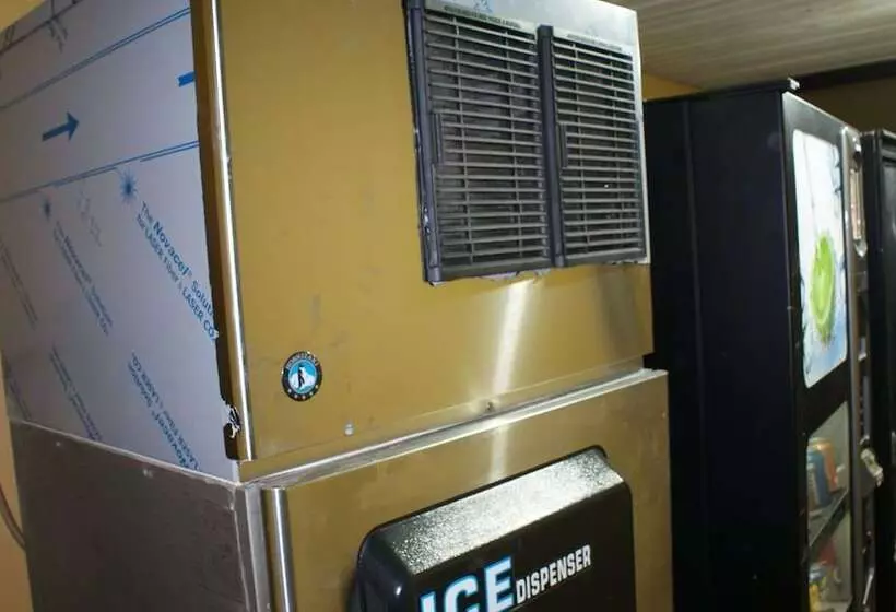 ホテル Home Town Inn & Suites