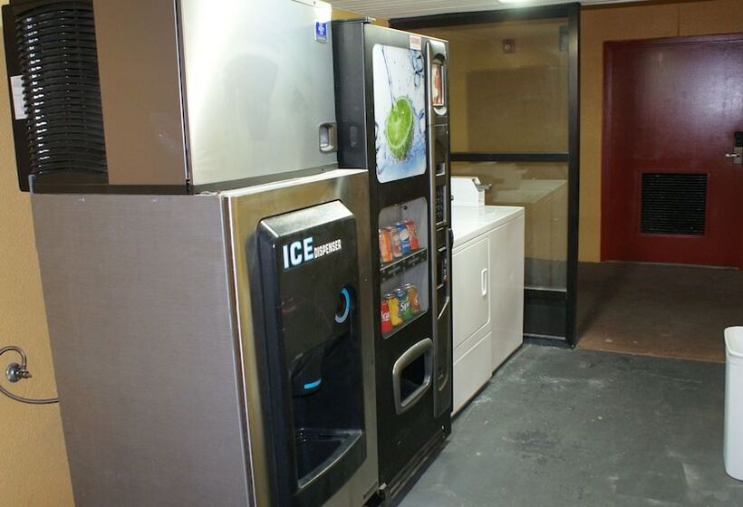 酒店 Home Town Inn & Suites