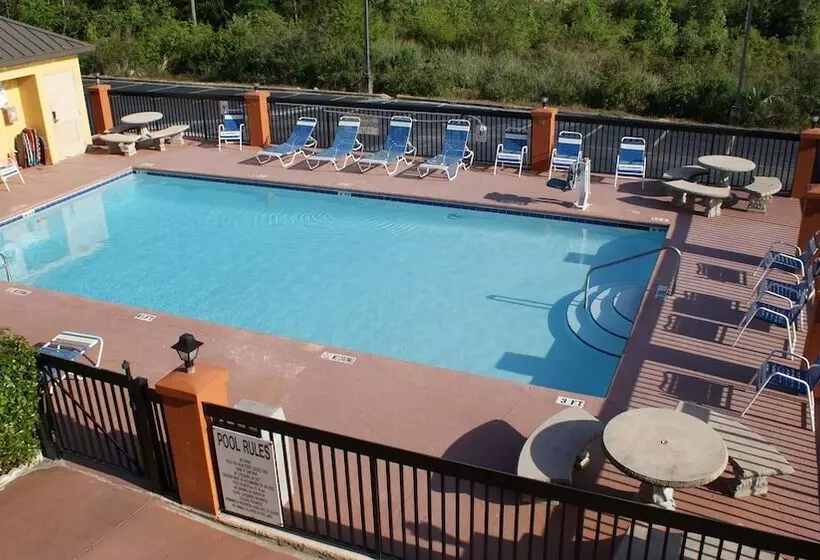 ホテル Home Town Inn & Suites