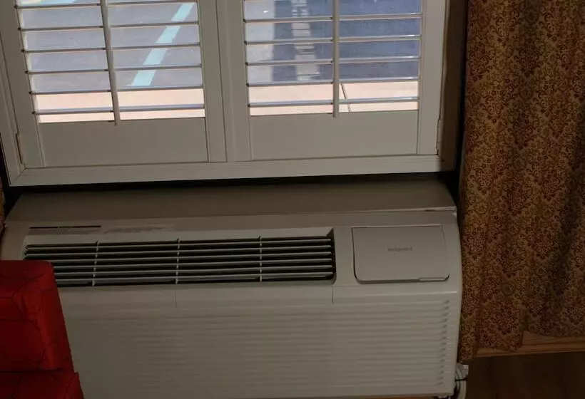 ホテル Home Town Inn & Suites