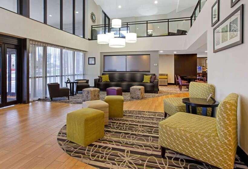 호텔 La Quinta Inn & Suites By Wyndham Detroit Metro Airport
